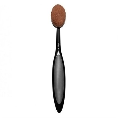 Кисть для макияжа Oval Brush (1шт)