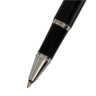 Ручка подарочная шариковая в кожзам футляре, корпус черный с серебром