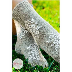 Бабушкины носки, Шерстяные женские носки с новогодним принтом - снежинками