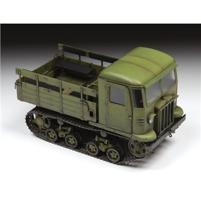 Сборная модель «Советский гусеничный тягач СТЗ-5»
