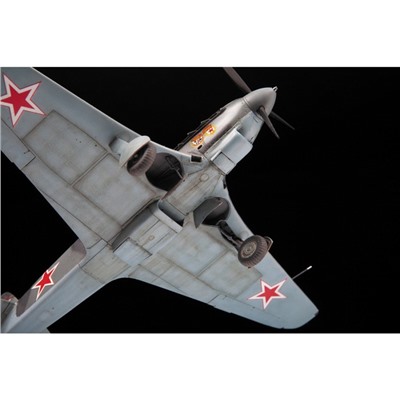 Сборная модель «Советский истребитель Як-9Д»