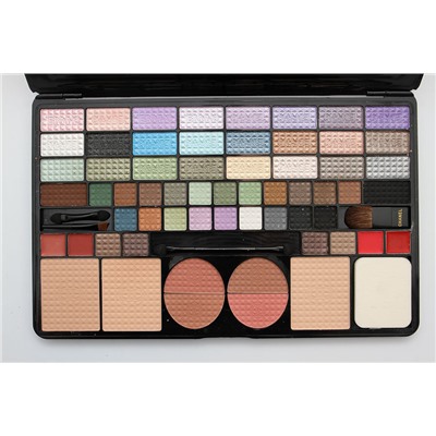 Палетка Chanel 61 color makeup plate