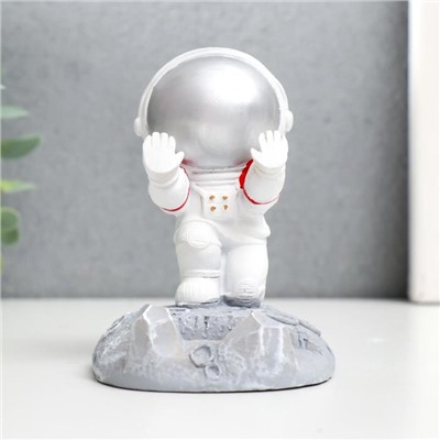 Сувенир полистоун подставка "Астронавт на астероиде" 8,5х8,5х6,5 см